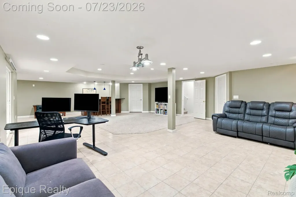 43144 Emerson Way Novi City MI 48377