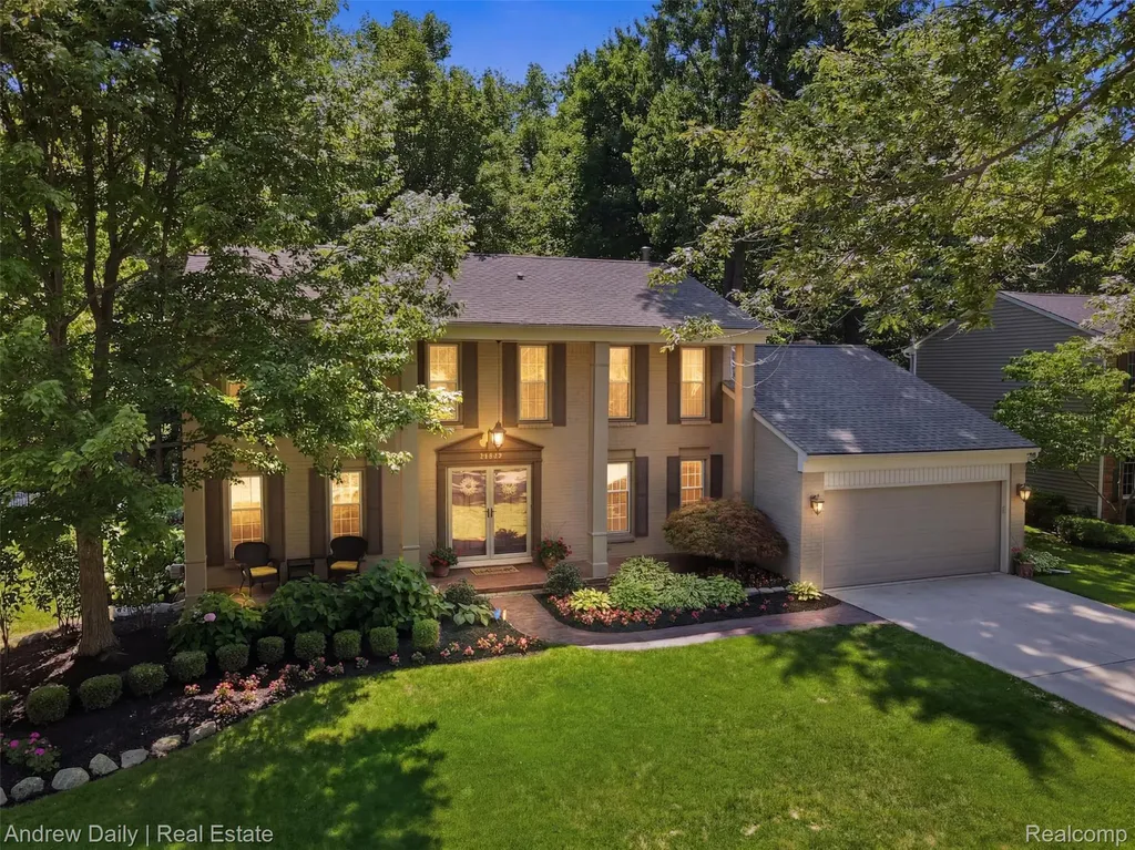 21649 Shadybrook Drive Novi City MI 48375