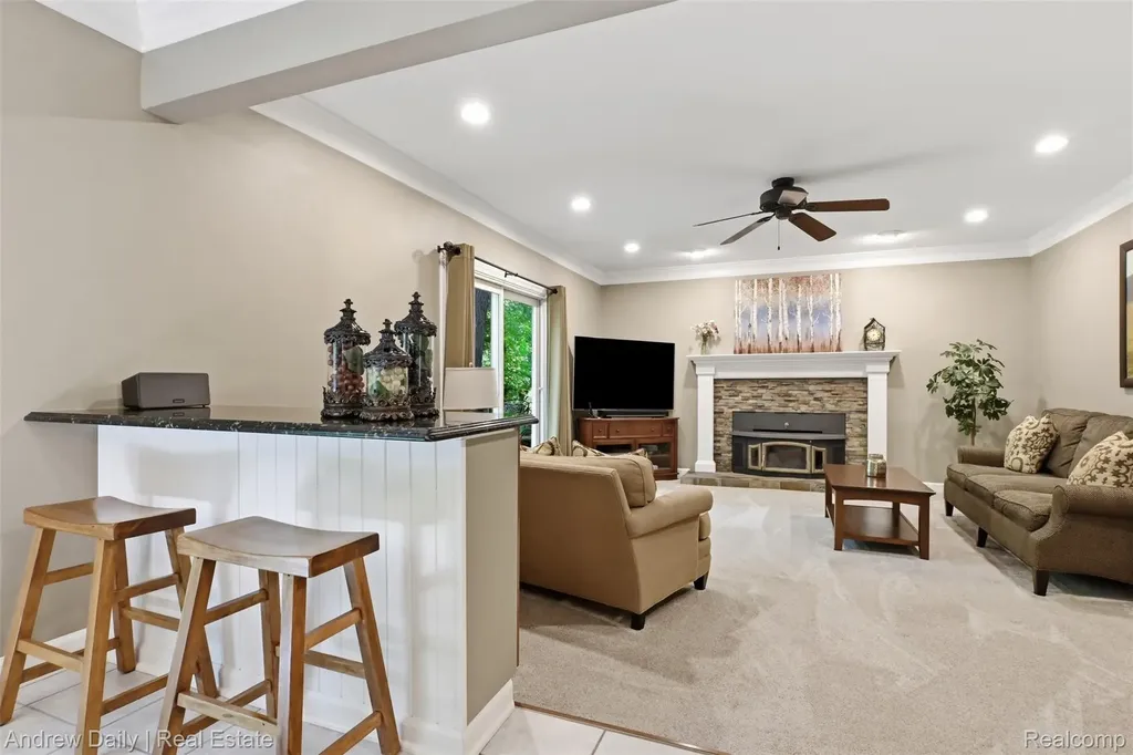 21649 Shadybrook Drive Novi City MI 48375