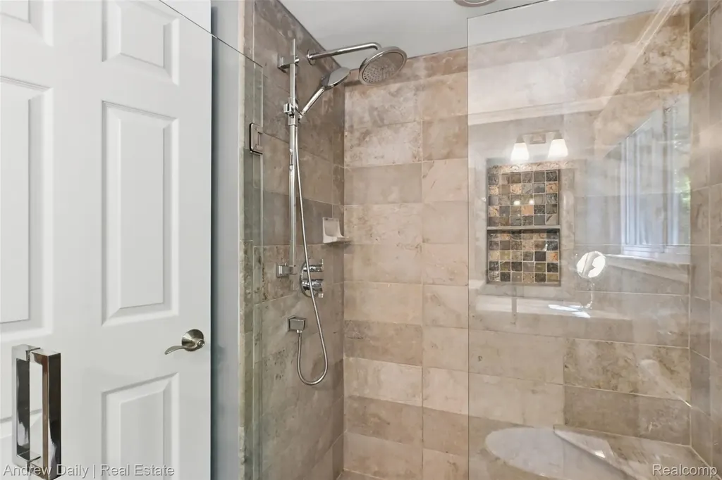 21649 Shadybrook Drive Novi City MI 48375