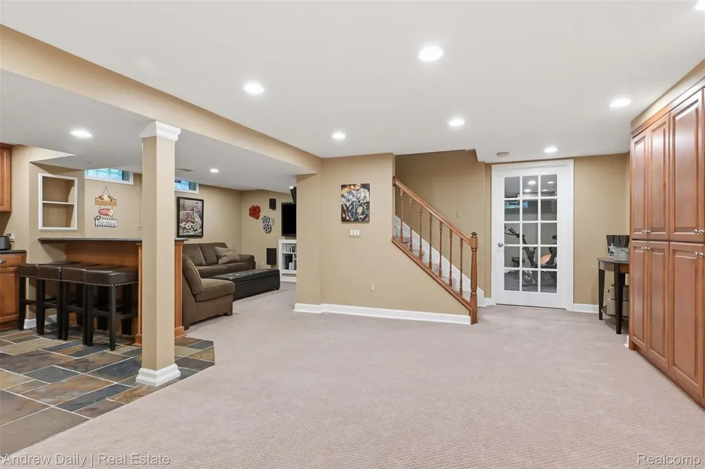 21649 Shadybrook Drive Novi City MI 48375