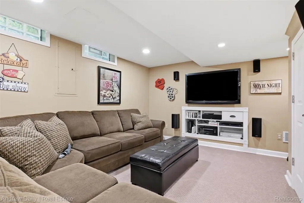 21649 Shadybrook Drive Novi City MI 48375