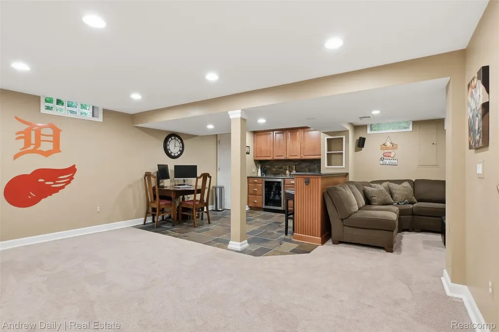 21649 Shadybrook Drive Novi City MI 48375
