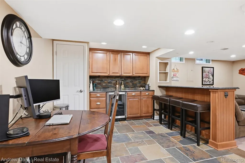 21649 Shadybrook Drive Novi City MI 48375