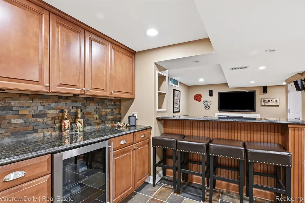 21649 Shadybrook Drive Novi City MI 48375