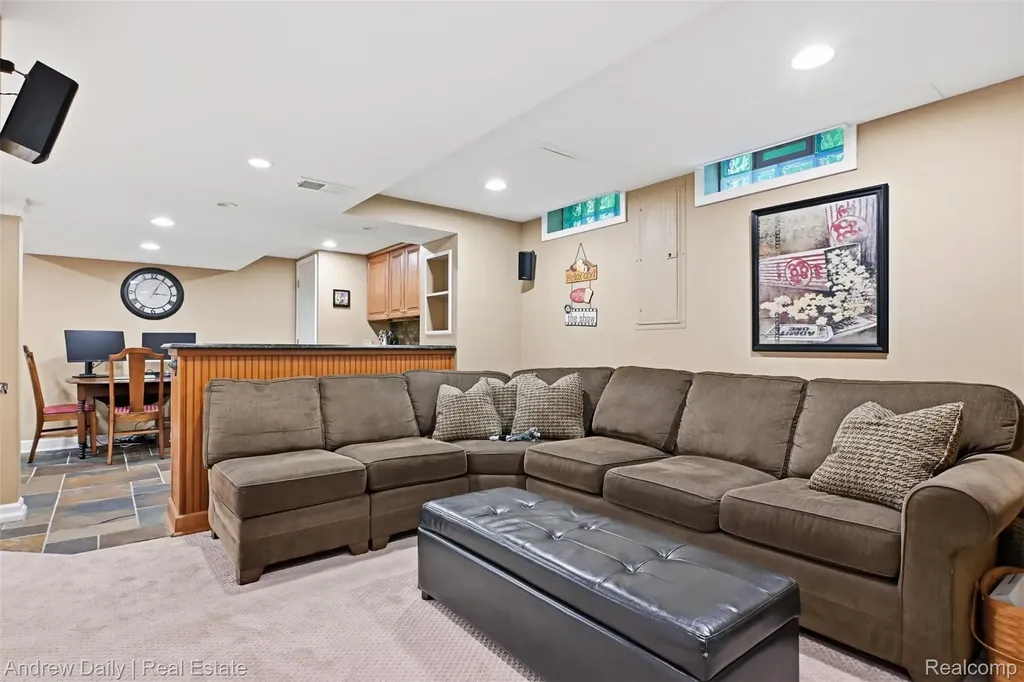 21649 Shadybrook Drive Novi City MI 48375