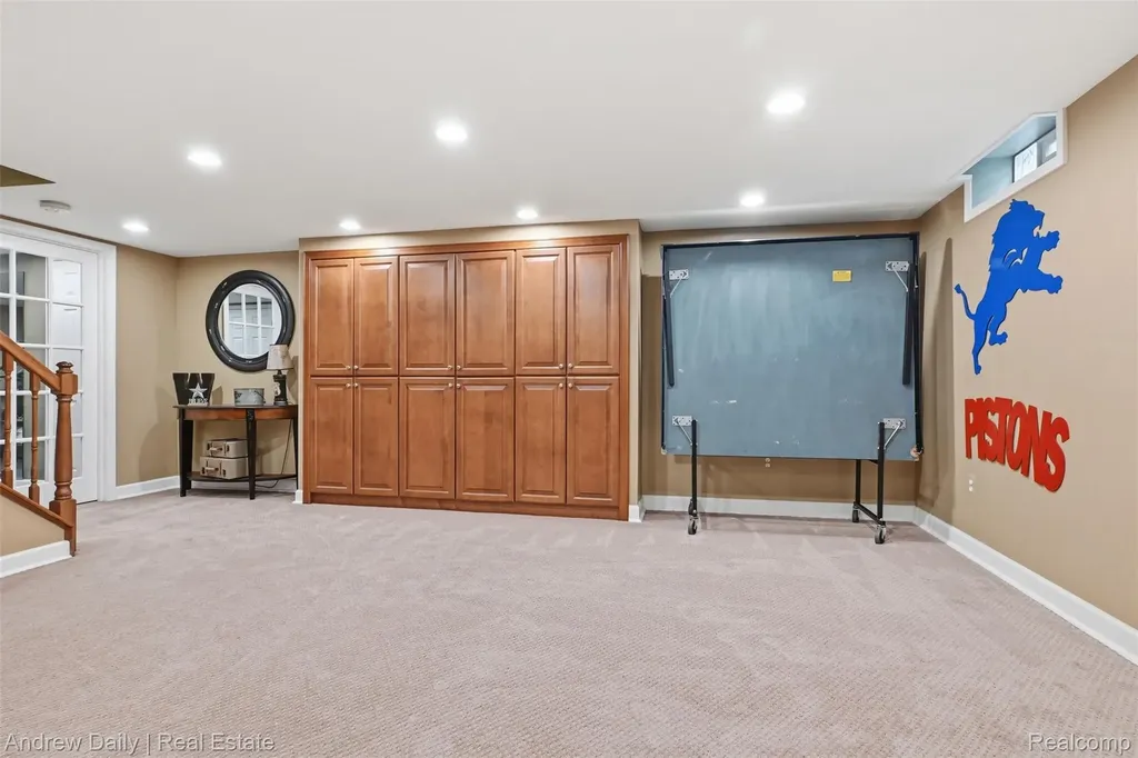 21649 Shadybrook Drive Novi City MI 48375