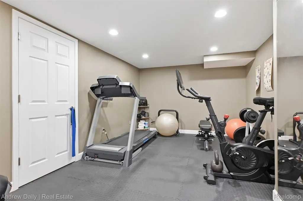 21649 Shadybrook Drive Novi City MI 48375