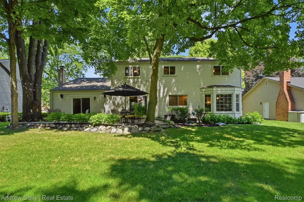 21649 Shadybrook Drive Novi City MI 48375