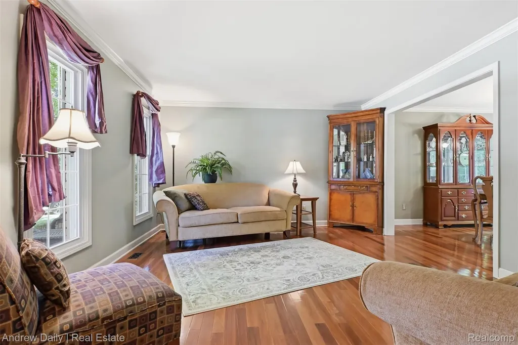 21649 Shadybrook Drive Novi City MI 48375