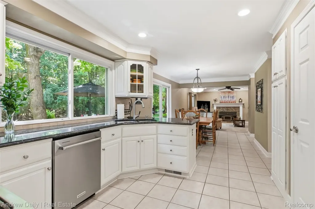 21649 Shadybrook Drive Novi City MI 48375