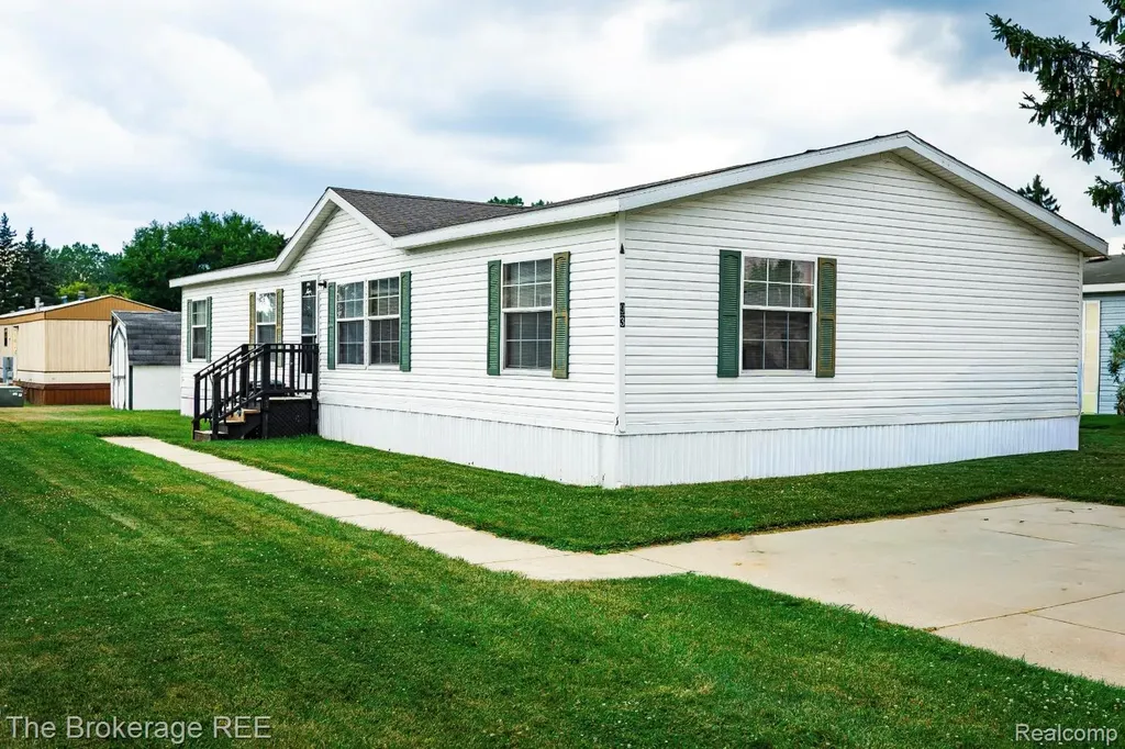 93 Woodcrest Swartz Creek City MI 48473