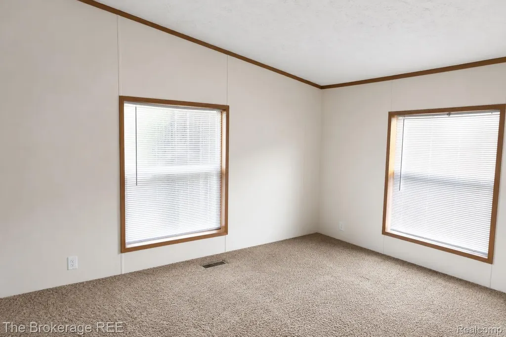 93 Woodcrest Swartz Creek City MI 48473
