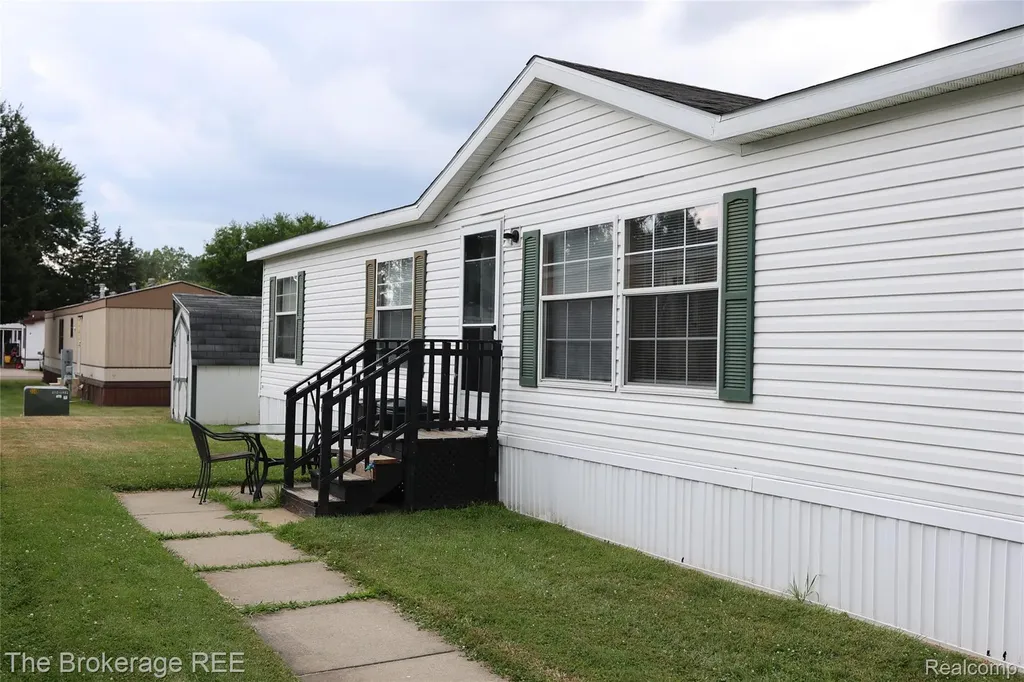 93 Woodcrest Swartz Creek City MI 48473
