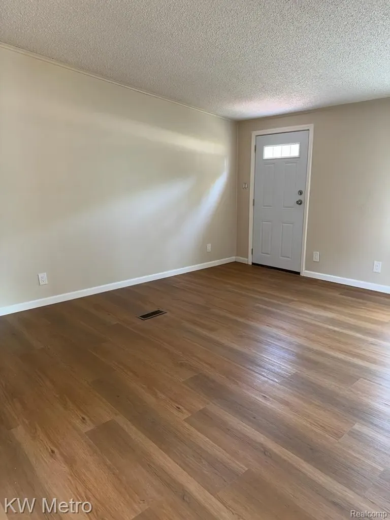 3520 Hogarth Avenue Flint Charter Township MI 48532