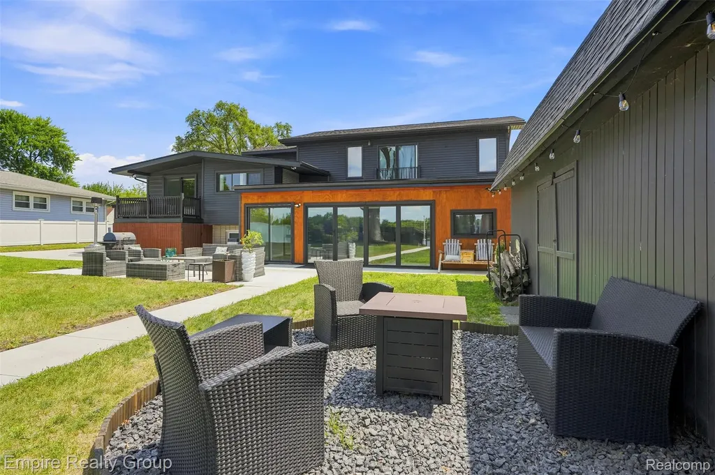 53 Potter Drive Belleville City MI 48111