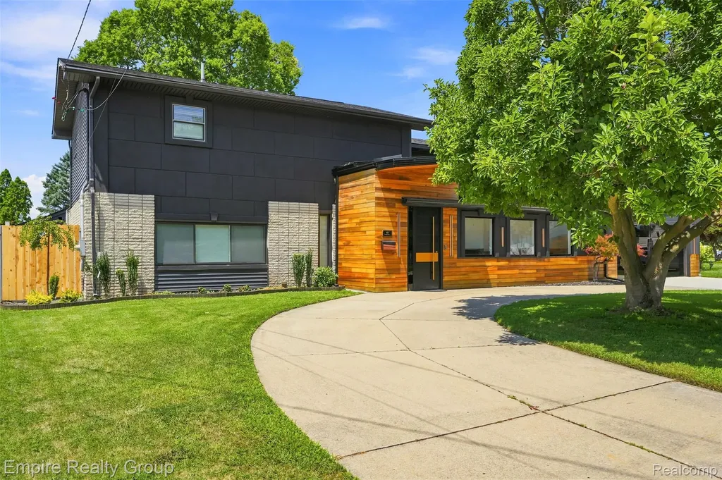 53 Potter Drive Belleville City MI 48111