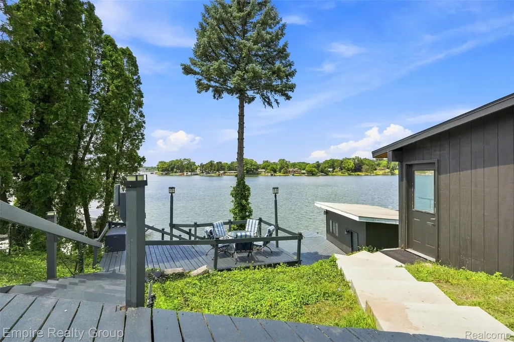 53 Potter Drive Belleville City MI 48111