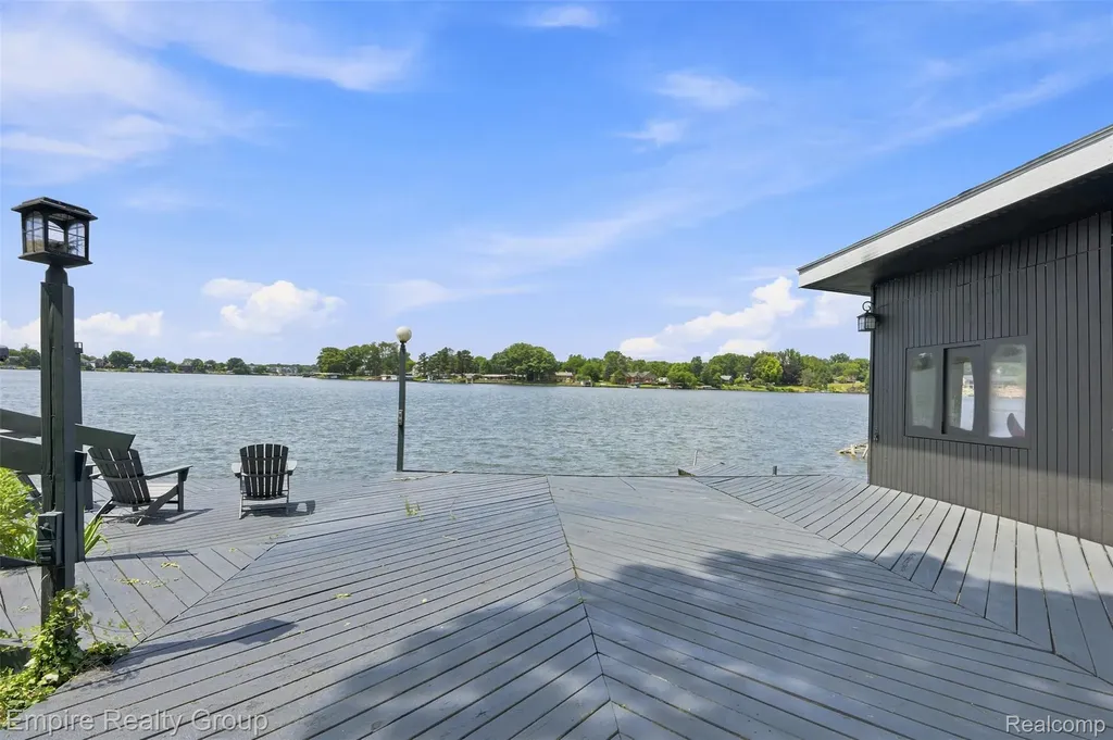 53 Potter Drive Belleville City MI 48111