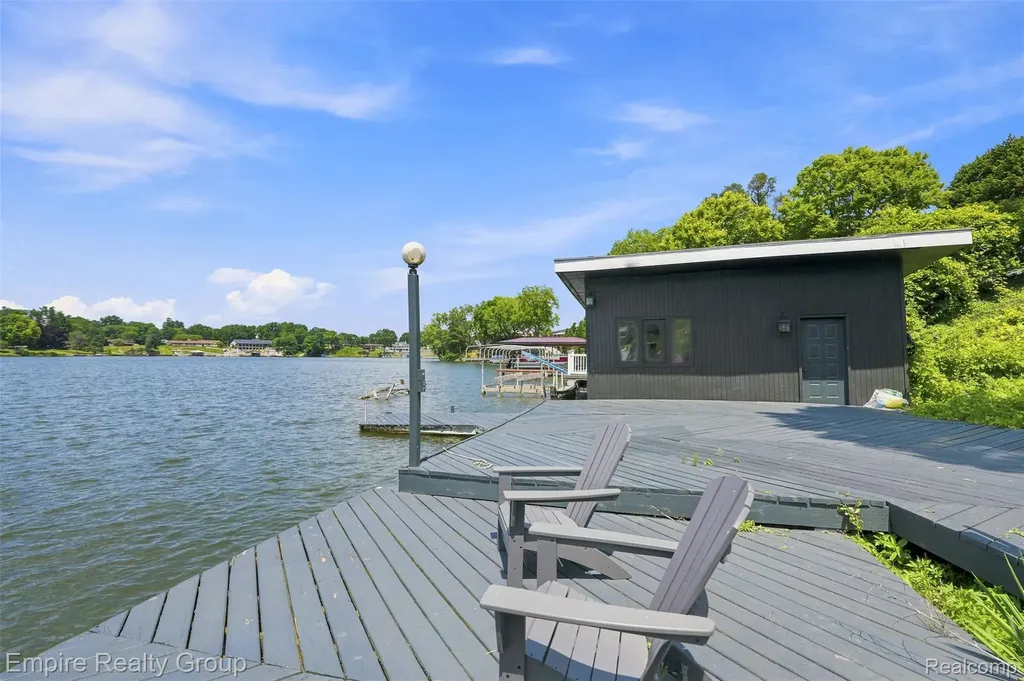53 Potter Drive Belleville City MI 48111