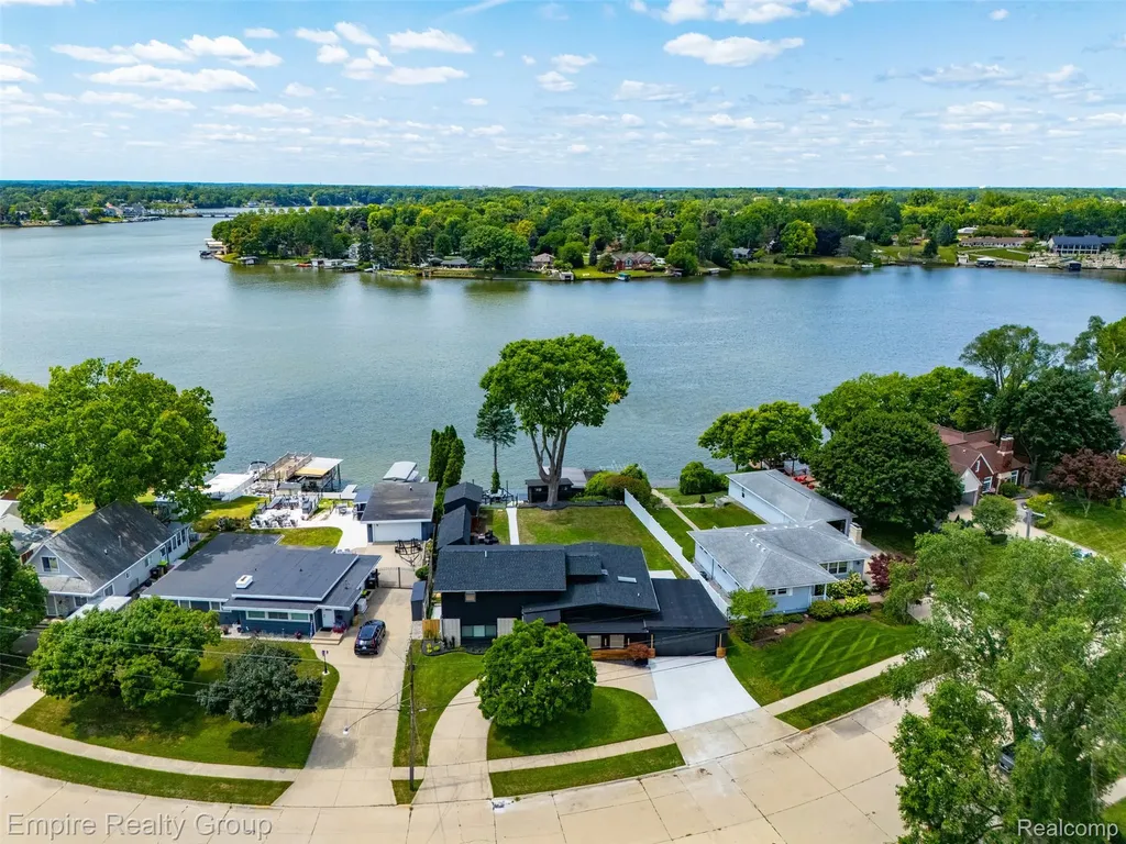 53 Potter Drive Belleville City MI 48111