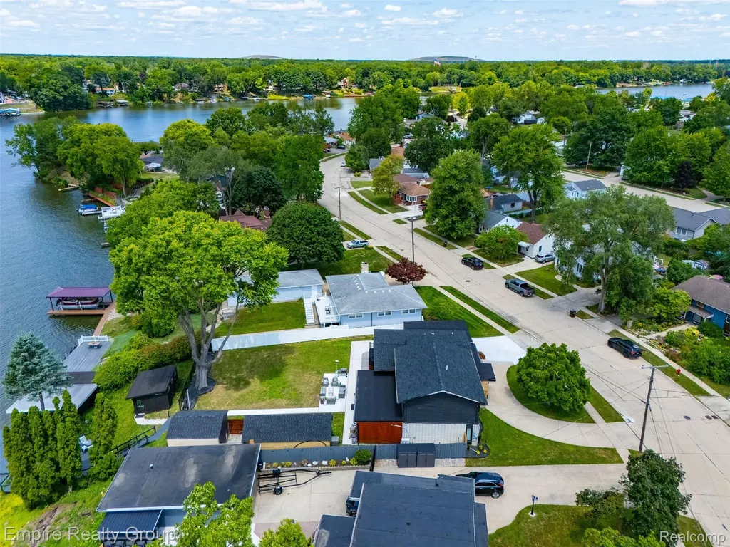 53 Potter Drive Belleville City MI 48111