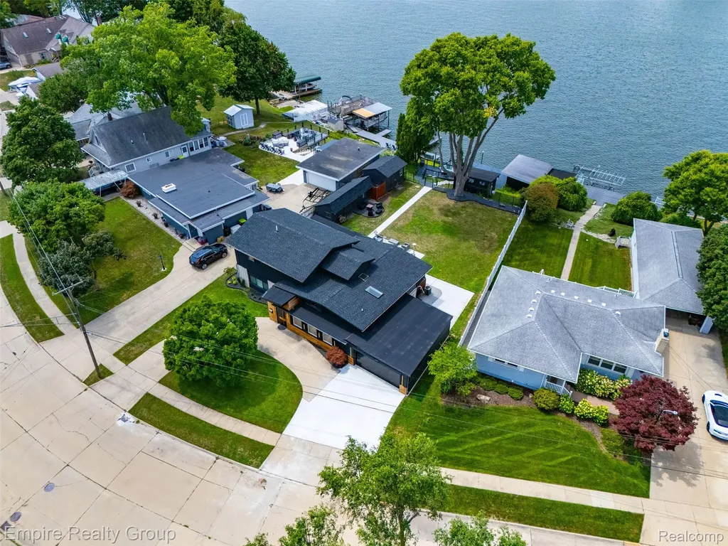 53 Potter Drive Belleville City MI 48111