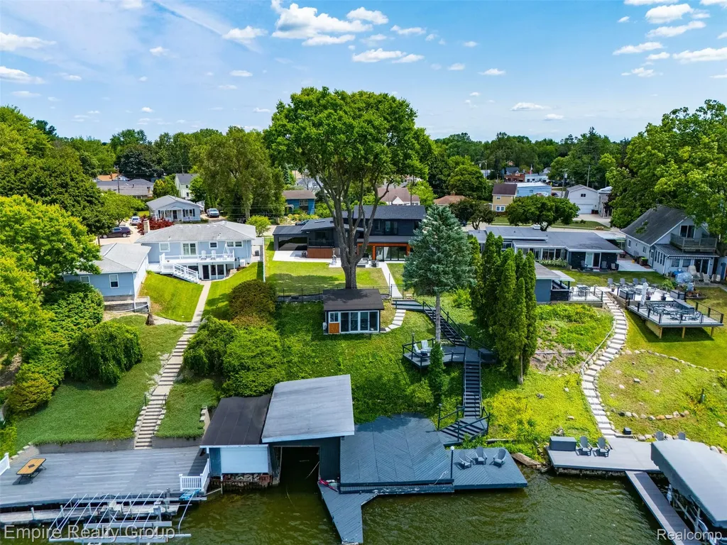 53 Potter Drive Belleville City MI 48111