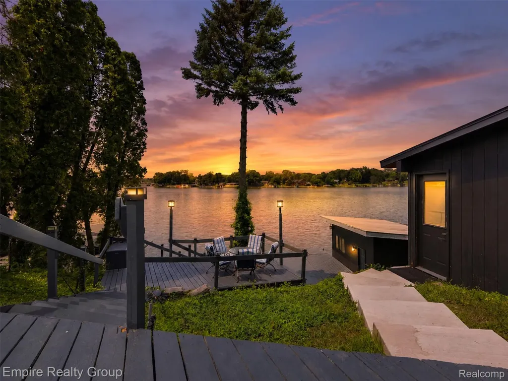 53 Potter Drive Belleville City MI 48111