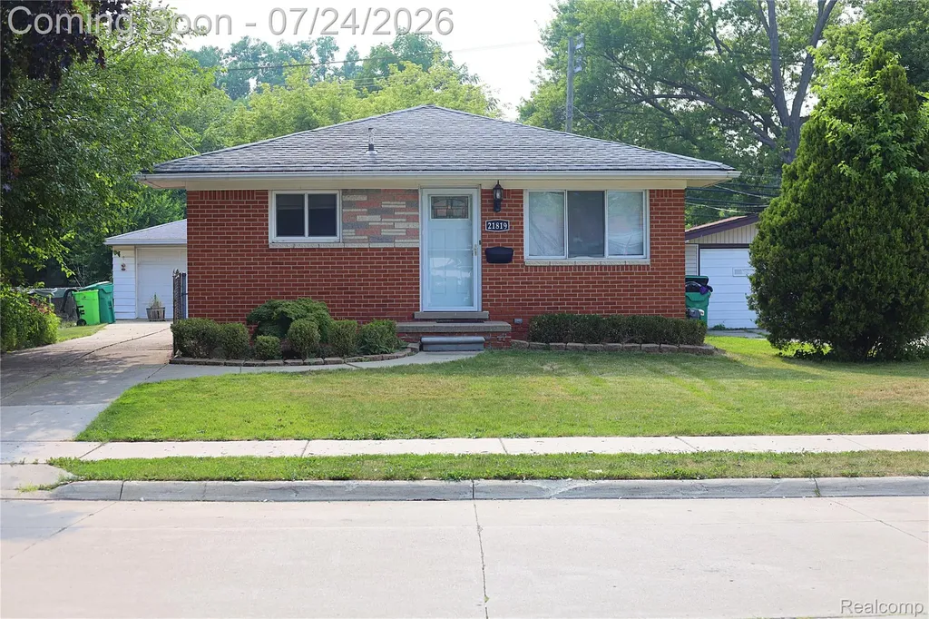 21819 Beechwood Avenue Eastpointe City MI 48021