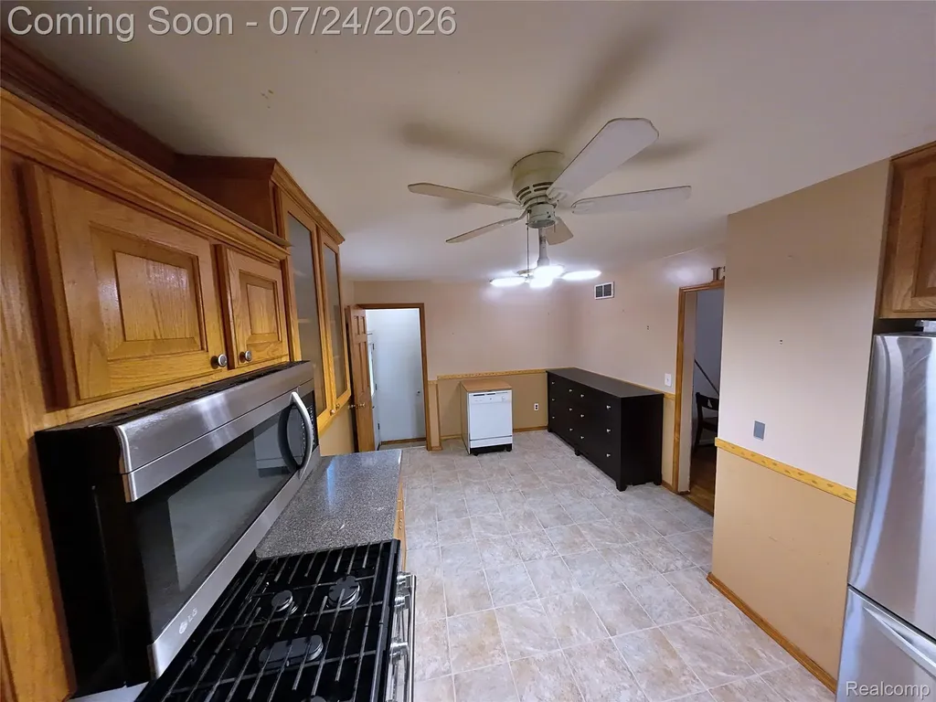 21819 Beechwood Avenue Eastpointe City MI 48021