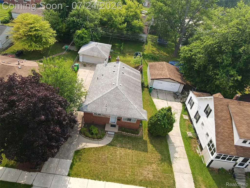 21819 Beechwood Avenue Eastpointe City MI 48021