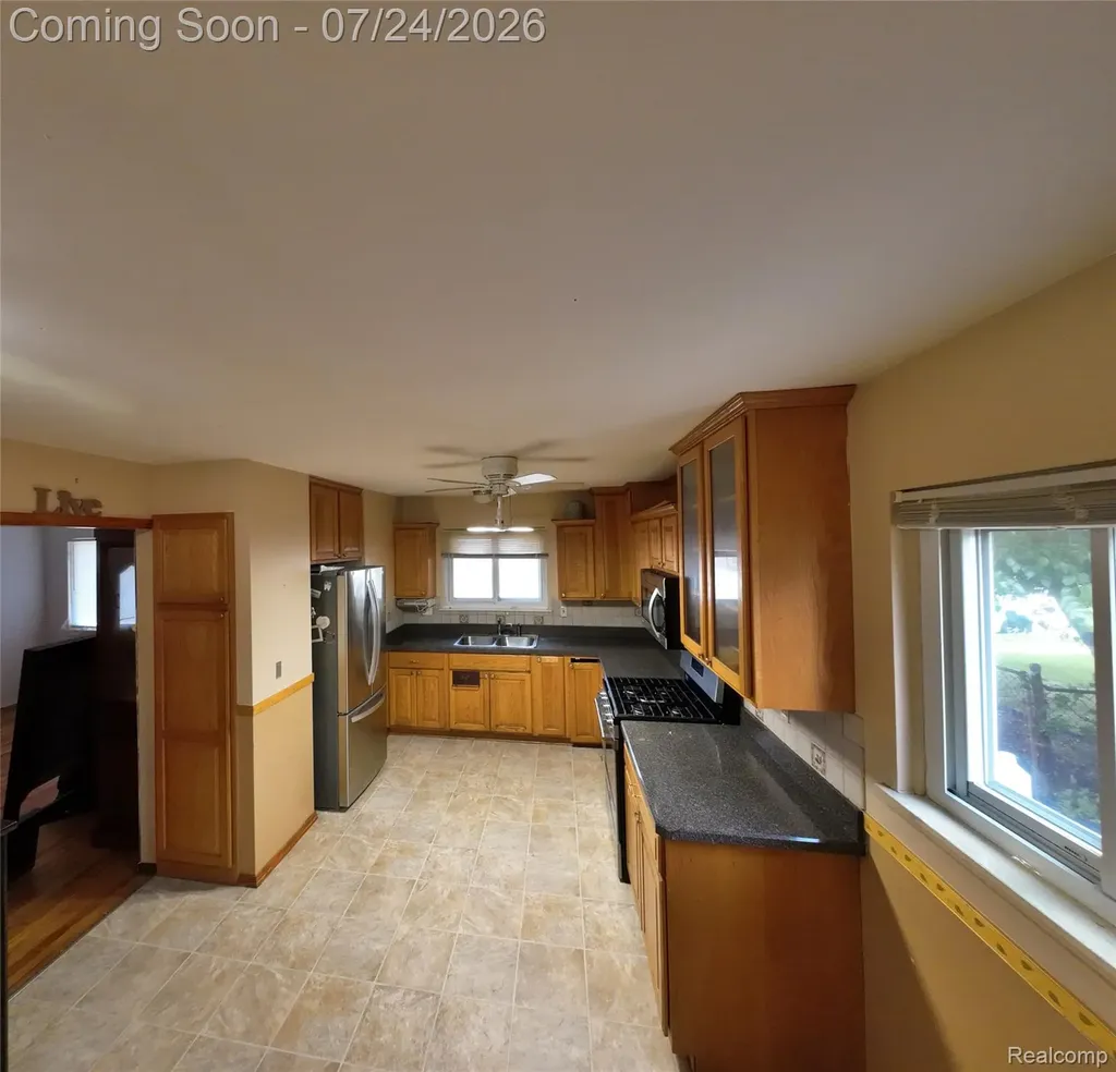 21819 Beechwood Avenue Eastpointe City MI 48021