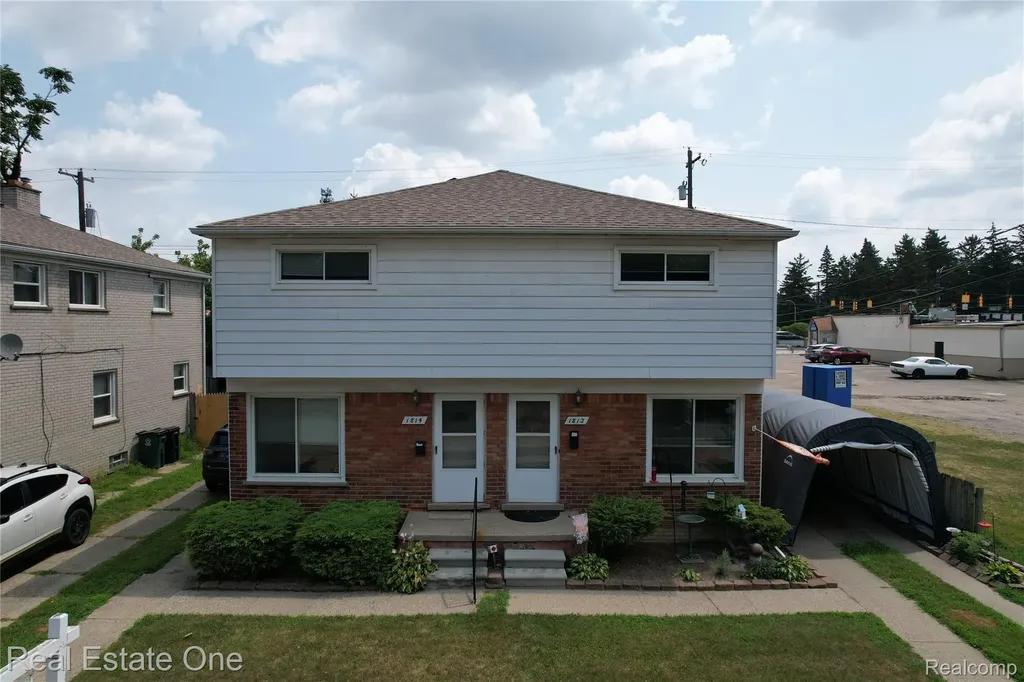 1812 N Center Street Royal Oak City MI 48073