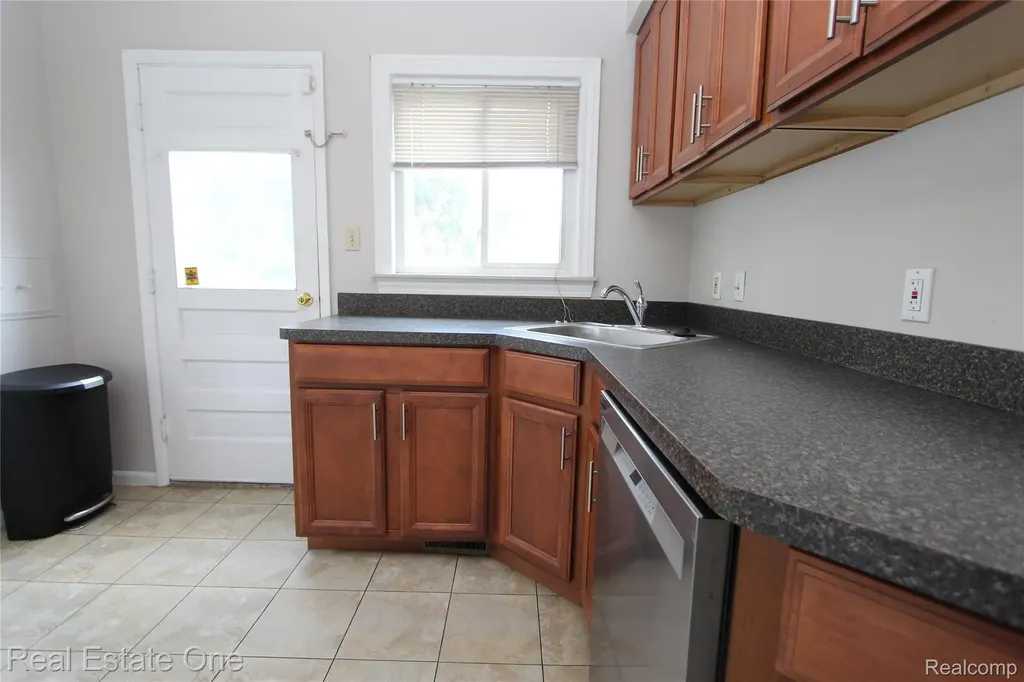 1812 N Center Street Royal Oak City MI 48073