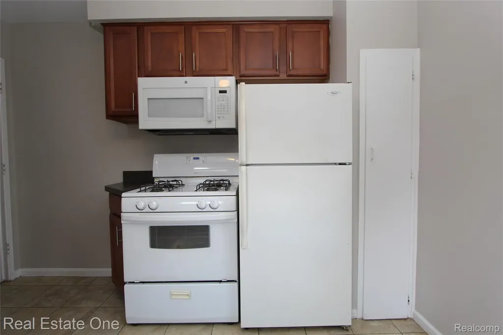 1812 N Center Street Royal Oak City MI 48073