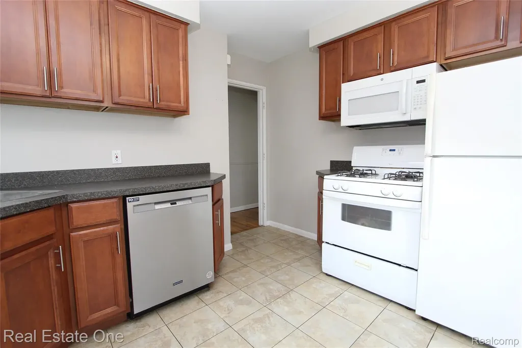 1812 N Center Street Royal Oak City MI 48073