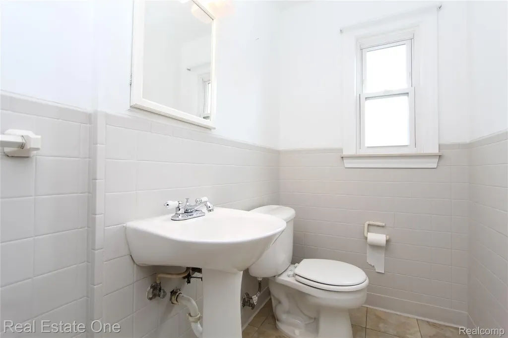 1812 N Center Street Royal Oak City MI 48073