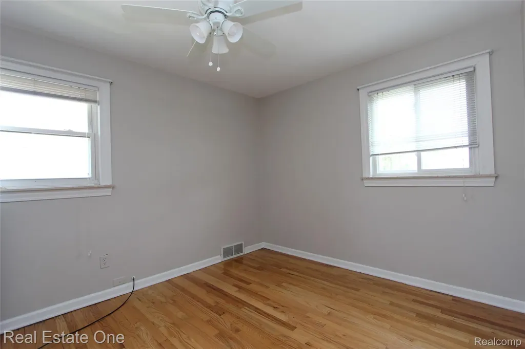 1812 N Center Street Royal Oak City MI 48073