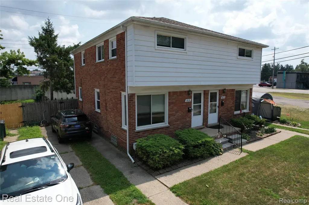 1812 N Center Street Royal Oak City MI 48073