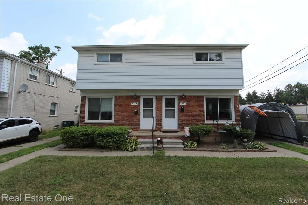 1812 N Center Street Royal Oak City MI 48073