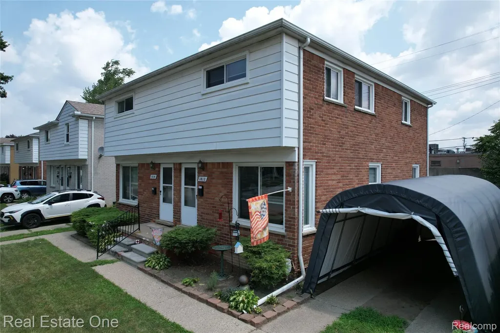 1812 N Center Street Royal Oak City MI 48073