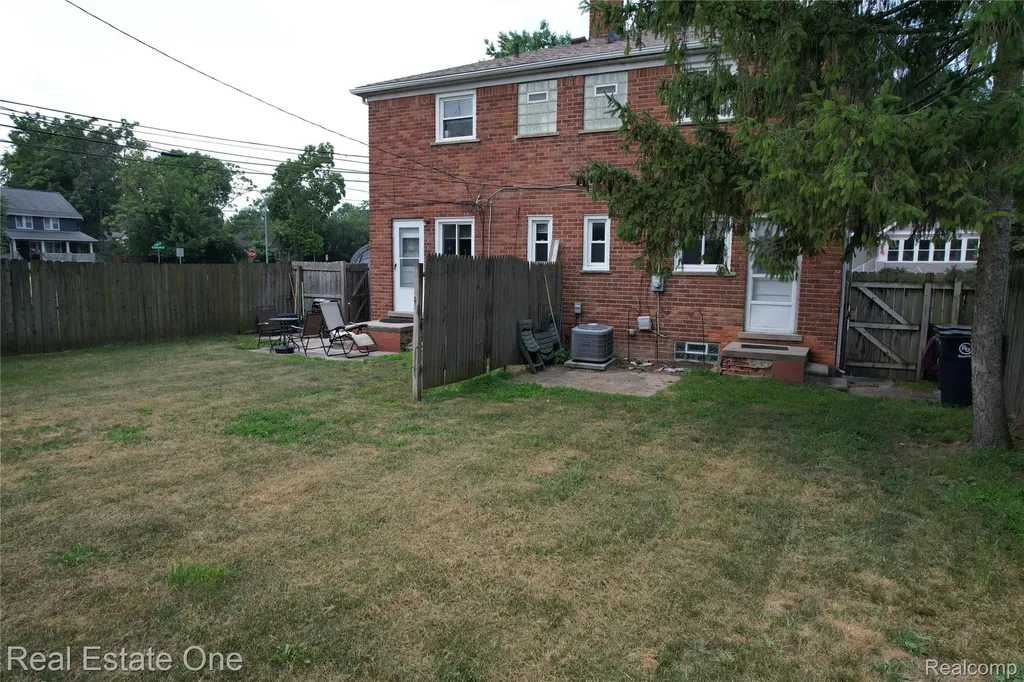 1812 N Center Street Royal Oak City MI 48073