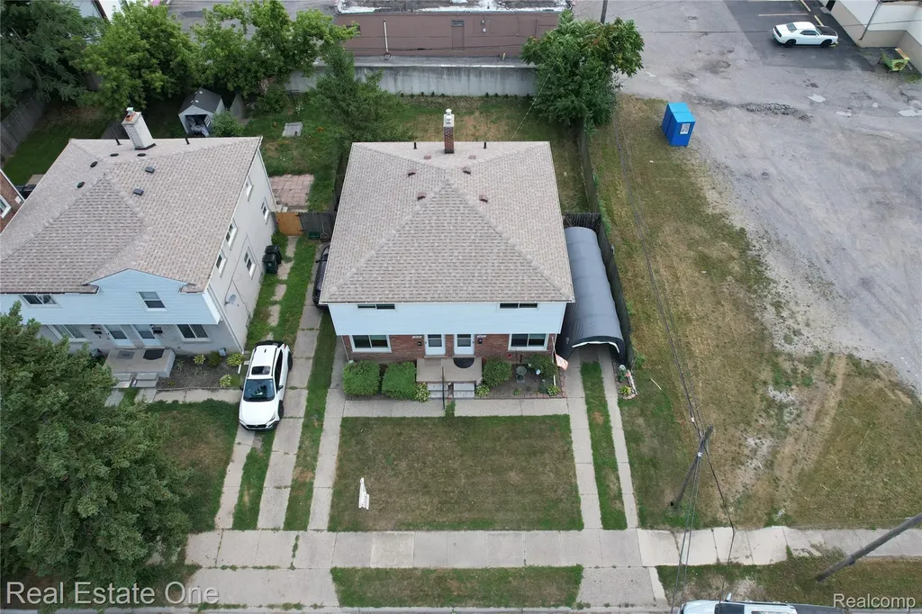 1812 N Center Street Royal Oak City MI 48073