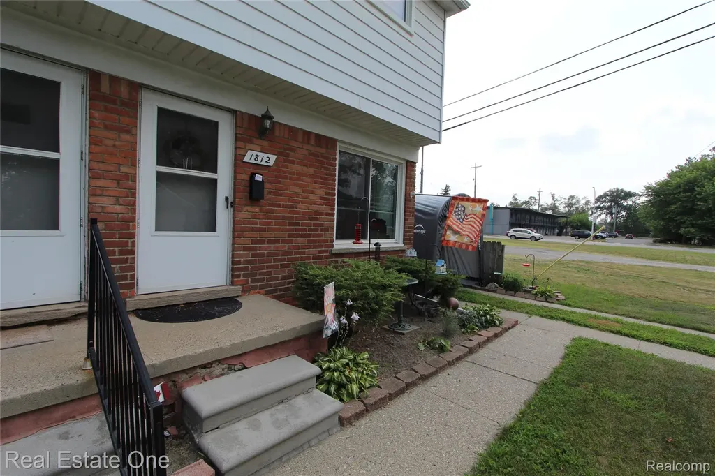 1812 N Center Street Royal Oak City MI 48073