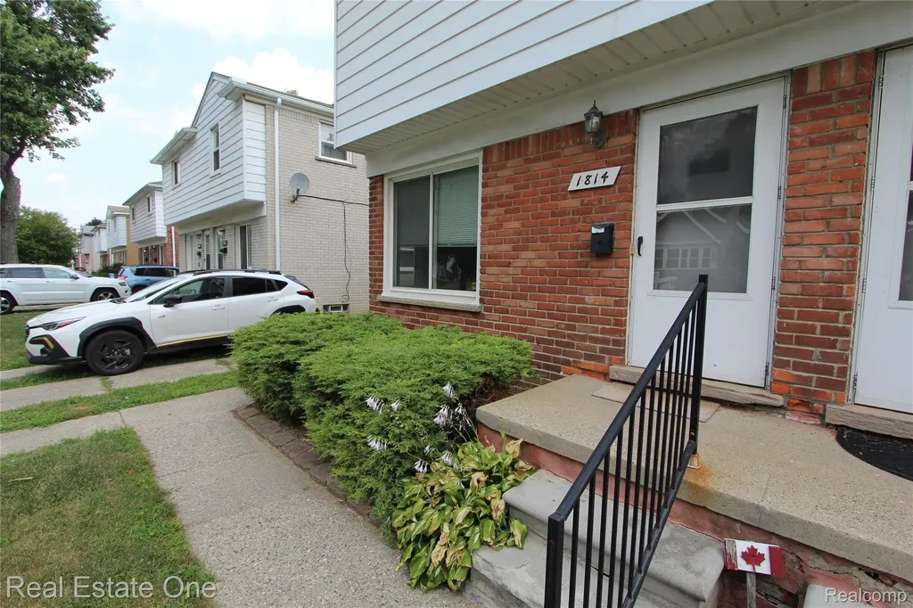 1812 N Center Street Royal Oak City MI 48073