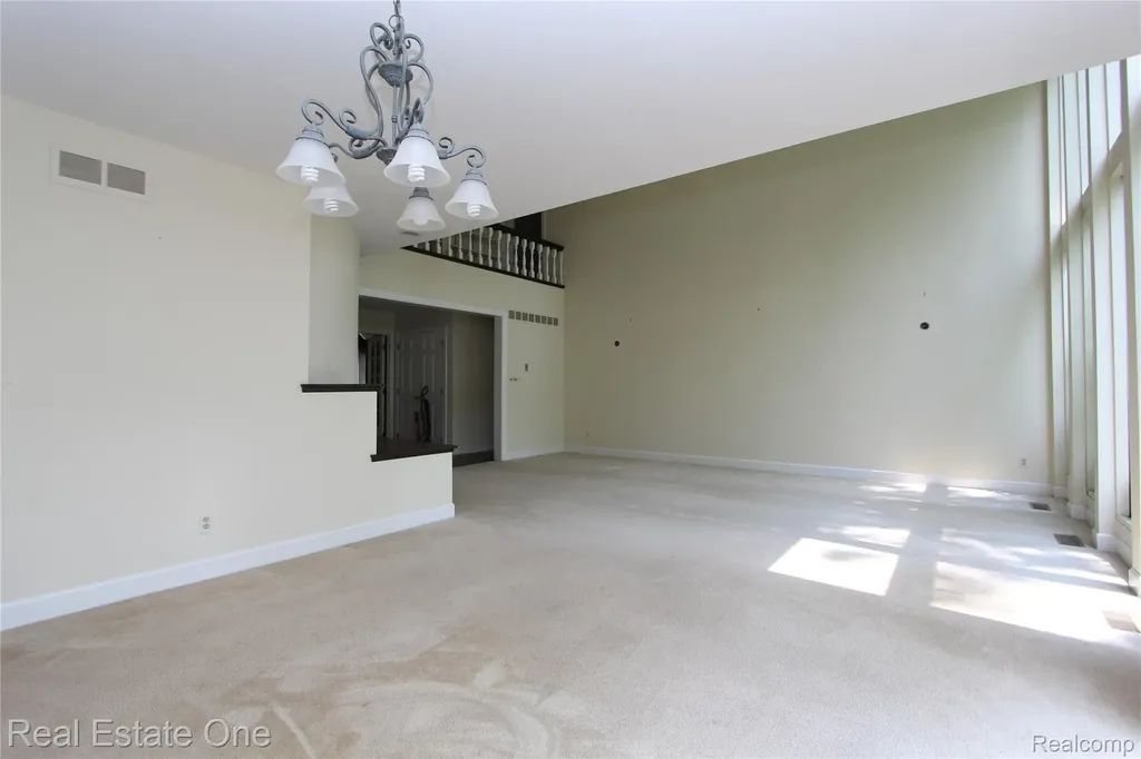 3317 Lone Pine Road West Bloomfield Charter Township MI 48323