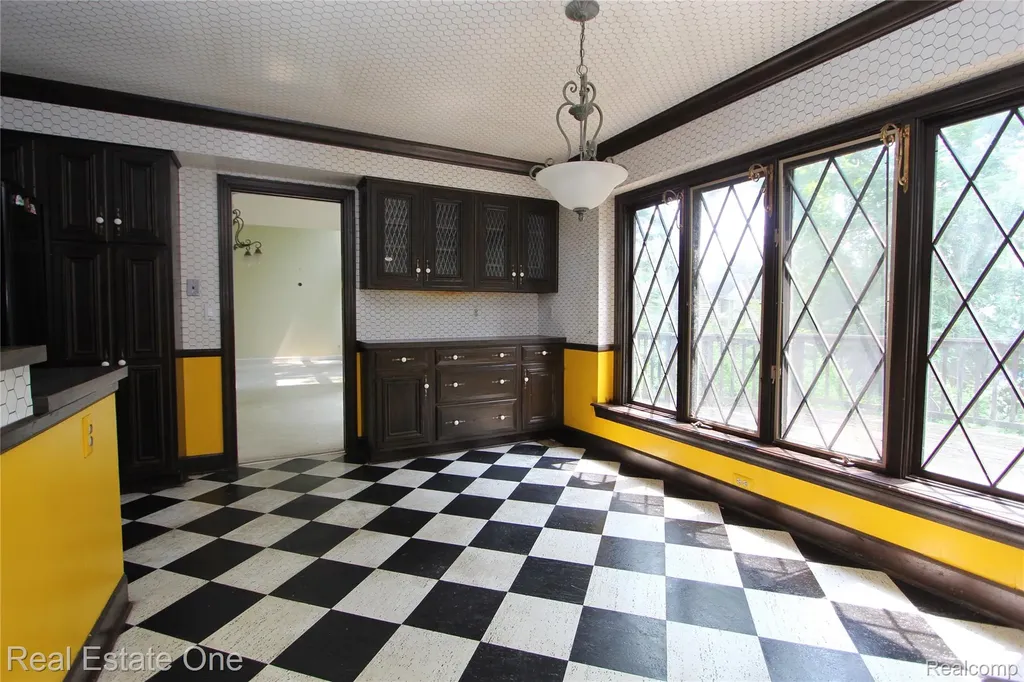 3317 Lone Pine Road West Bloomfield Charter Township MI 48323