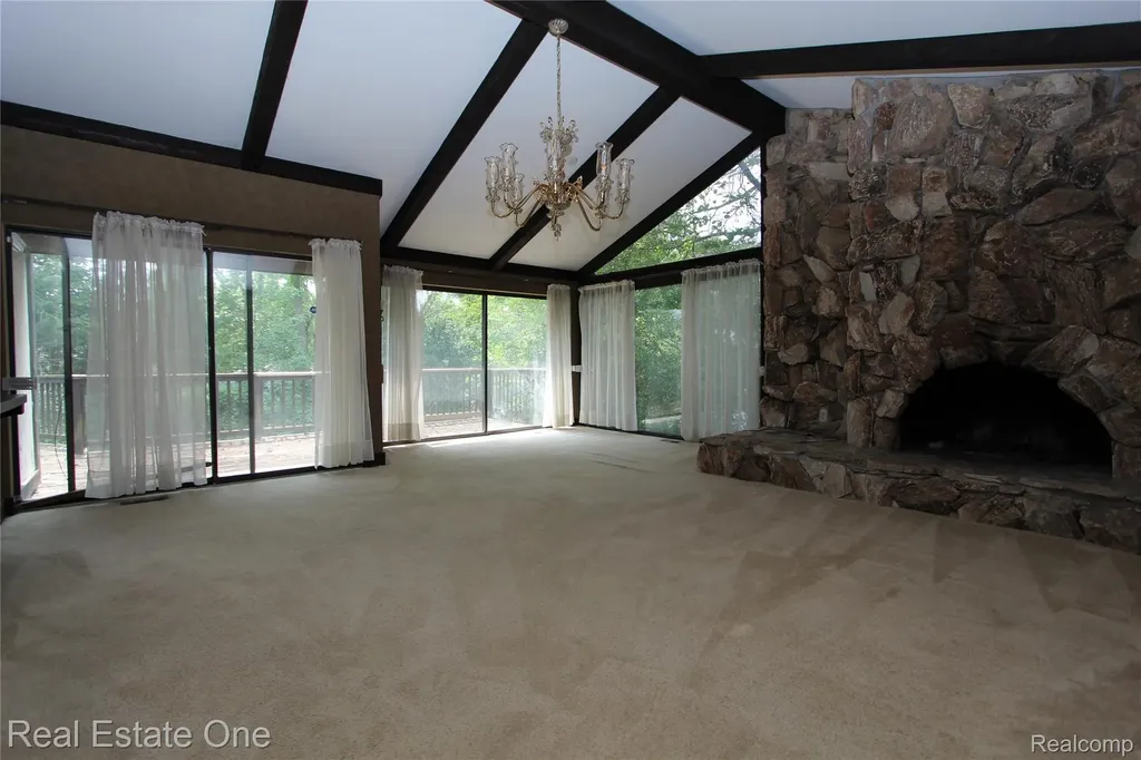 3317 Lone Pine Road West Bloomfield Charter Township MI 48323