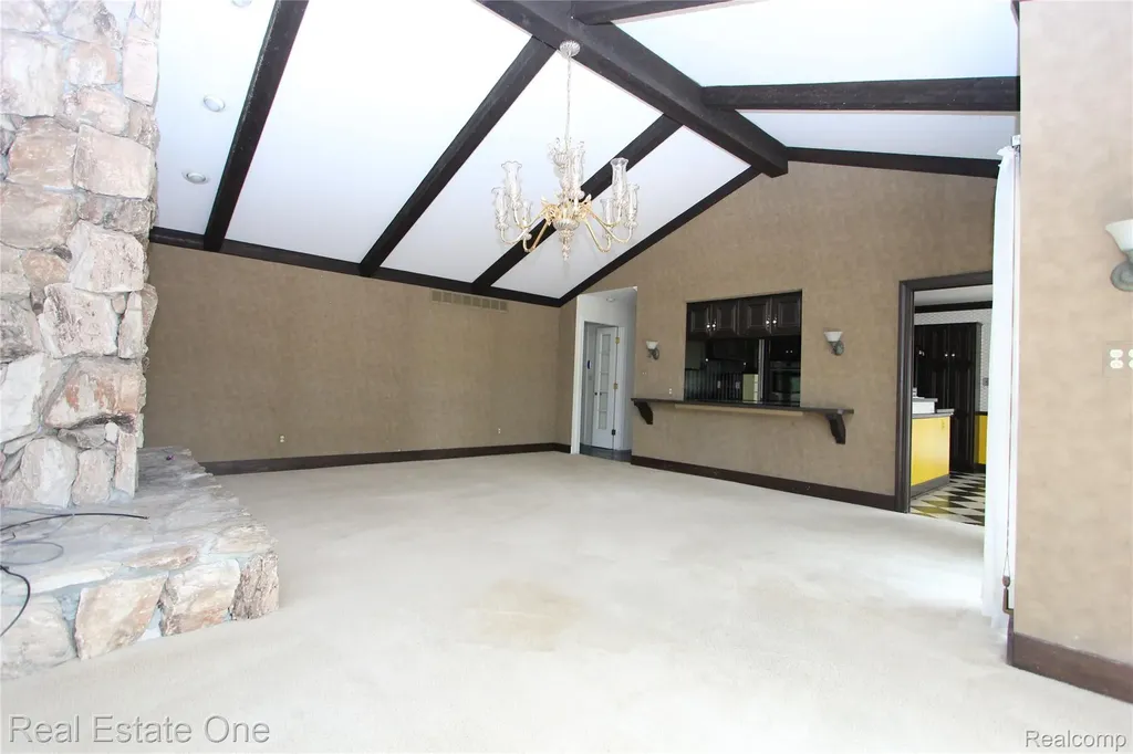 3317 Lone Pine Road West Bloomfield Charter Township MI 48323